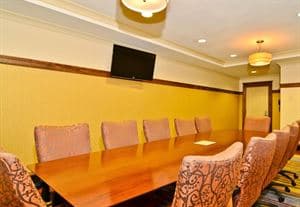 Holiday Inn Express & Suites Williston, Williston