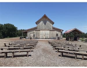 Brader Country Barn, Glenvil