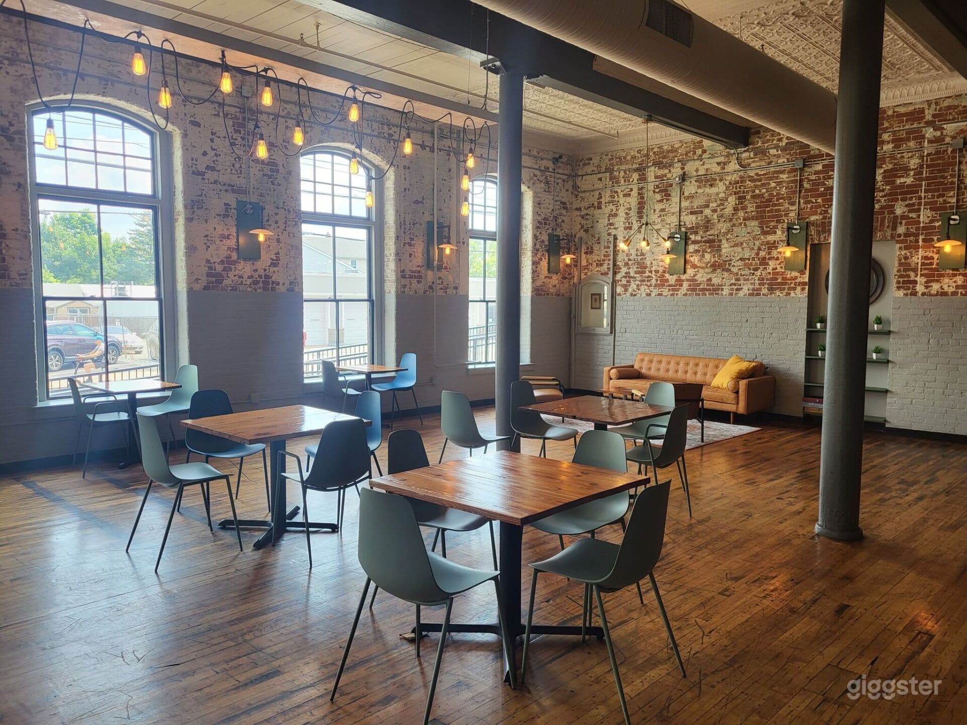 Cozy Lounge 1st Floor Space, Pawtucket