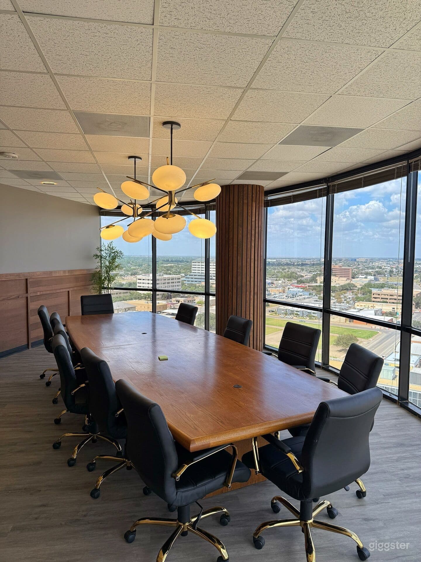 Big Sky Conference room (up to 12 people), Midland