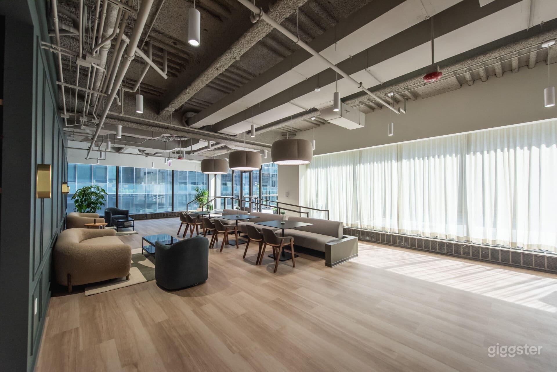 Stylish Lounge for Receptions, Mixers, & Workshops, Chicago